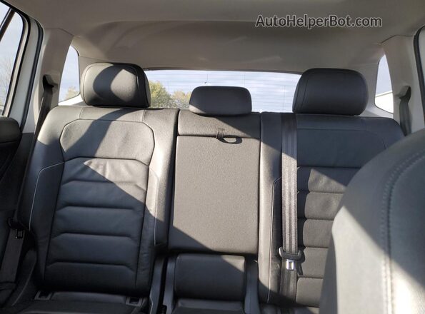 3VV4B7AX4LM109824 2020 VOLKSWAGEN TIGUAN White Rear interior view