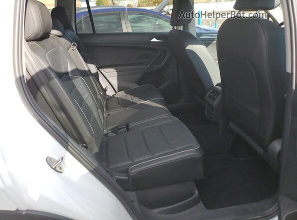 3VV4B7AX4LM109824 2020 VOLKSWAGEN TIGUAN White Engine compartment view
