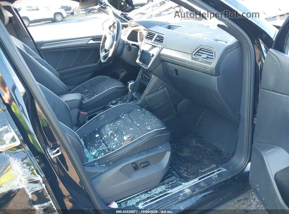 3VV4B7AX5NM152779 2022 VOLKSWAGEN TIGUAN Black Widok wnętrza z przodu