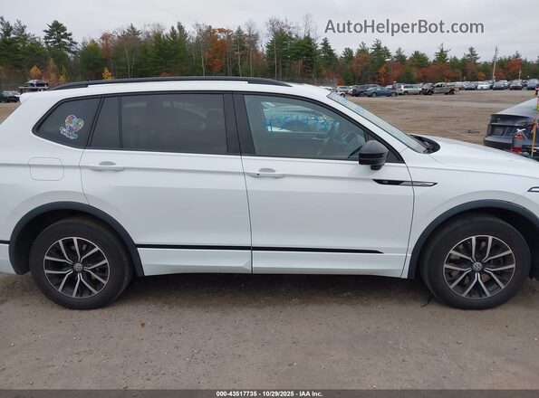 3VV8B7AX1NM173596 2022 VOLKSWAGEN TIGUAN White Սալոնի հետևի տեսք