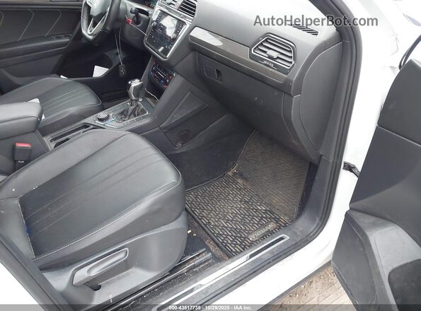 3VV8B7AX1NM173596 2022 VOLKSWAGEN TIGUAN White Սալոնի դիմացի տեսք
