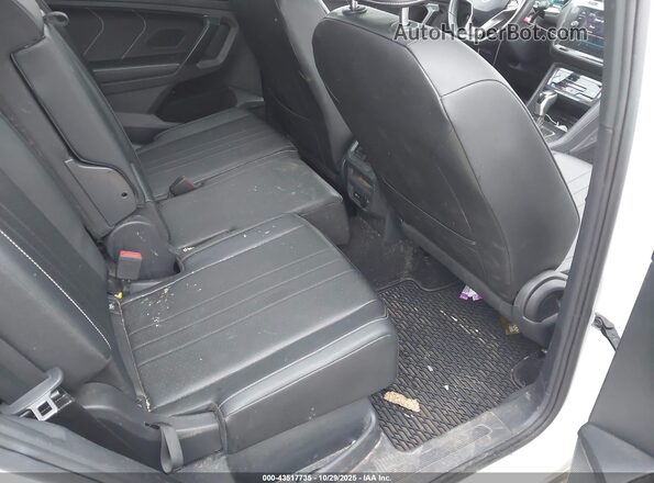 3VV8B7AX1NM173596 2022 VOLKSWAGEN TIGUAN White VIN կոդի պիտակի տեսք