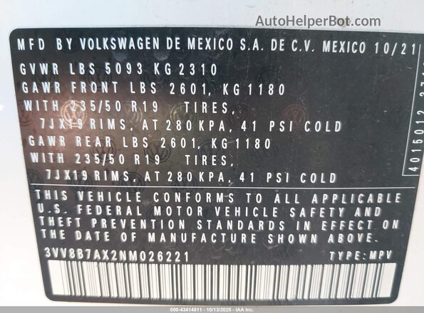 3VV8B7AX2NM026221 2022 VOLKSWAGEN TIGUAN White Vista del compartimento del motor