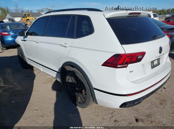 3VV8B7AX2NM026221 2022 VOLKSWAGEN TIGUAN White Trasero izquierdo