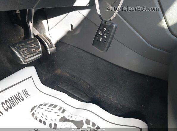 3VV8B7AX2NM026221 2022 VOLKSWAGEN TIGUAN White Vista del salpicadero