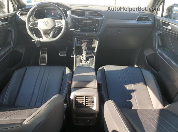 3VV8B7AX3NM086718 2022 VOLKSWAGEN TIGUAN White Widok deski rozdzielczej