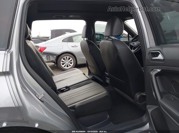 3VV8B7AX4PM034291 2023 VOLKSWAGEN TIGUAN Silver VIN sticker view