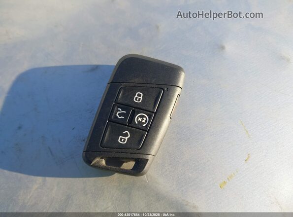 3VV8B7AX5RM134127 2024 VOLKSWAGEN TIGUAN Белый Вид панели приборов