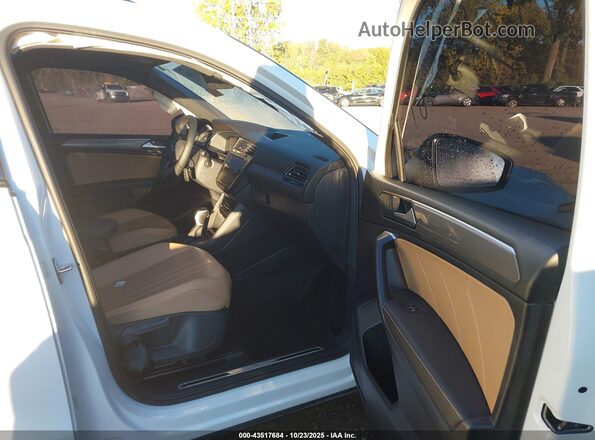 3VV8B7AX5RM134127 2024 VOLKSWAGEN TIGUAN Белый Вид салона спереди