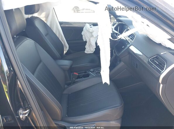 3VV8B7AX7NM003825 2022 VOLKSWAGEN TIGUAN Black წინა სალონის ხედი