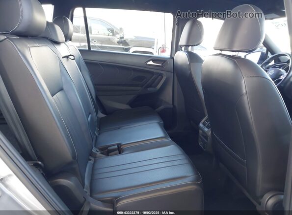 3VVCB7AX7NM099224 2022 VOLKSWAGEN TIGUAN Silver Vista de la etiqueta del VIN