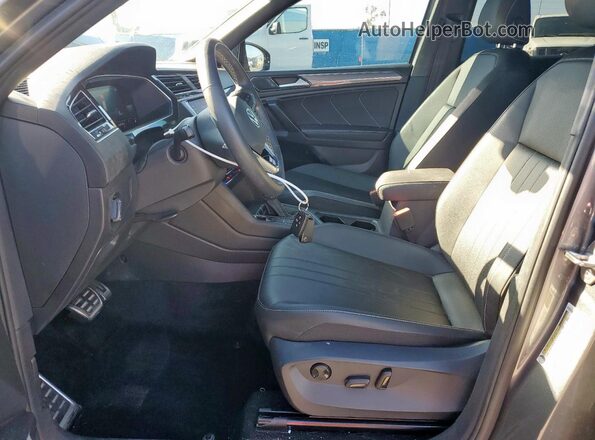 3VVCB7AX7PM065464 2023 VOLKSWAGEN TIGUAN Gray წინა სალონის ხედი
