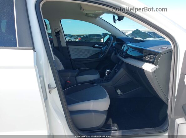 3VVDX7B23NM047985 2022 VOLKSWAGEN TAOS White Front interior view