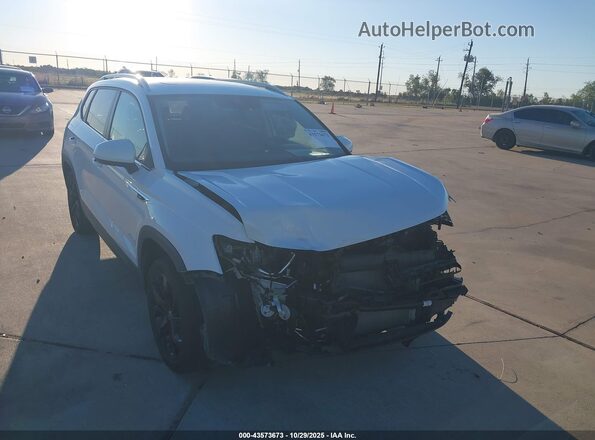 3VVEX7B27RM115232 2024 VOLKSWAGEN TAOS White Front view