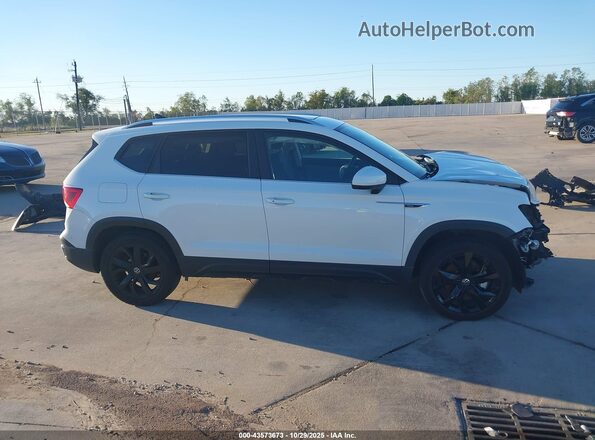 3VVEX7B27RM115232 2024 VOLKSWAGEN TAOS White 360 interior view