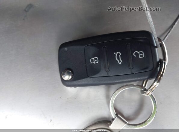 3VW5DAAT3JM517328 2018 VOLKSWAGEN BEETLE Blue Vista del salpicadero