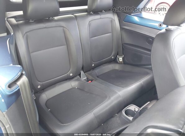 3VW5DAAT3JM517328 2018 VOLKSWAGEN BEETLE Blue Vista de la etiqueta del VIN