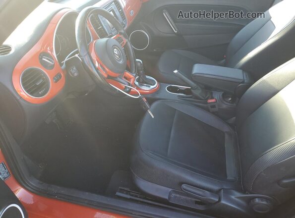 3VW5DAAT7JM501357 2018 VOLKSWAGEN BEETLE Red Սալոնի դիմացի տեսք