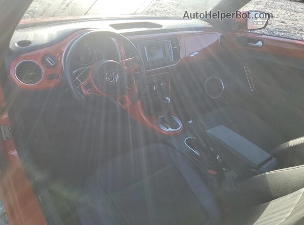 3VW5DAAT7JM501357 2018 VOLKSWAGEN BEETLE Red Առջևի վահանակի տեսք