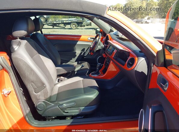 3VW5DAAT8KM502051 2019 VOLKSWAGEN BEETLE Orange 