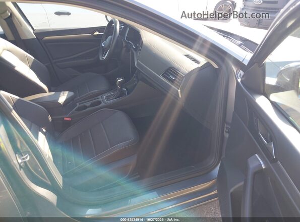 3VWEM7BU1RM046687 2024 VOLKSWAGEN JETTA Серый Вид салона спереди