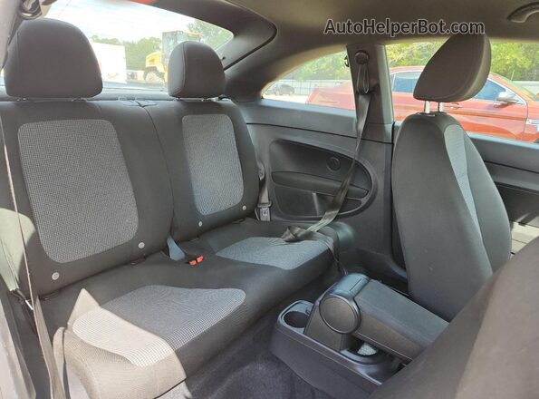 3VWFD7AT3JM717052 2018 VOLKSWAGEN BEETLE Gray 