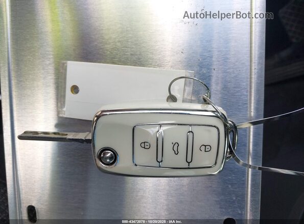 3VWFD7AT4KM711620 2019 VOLKSWAGEN BEETLE Белый Вид панели приборов