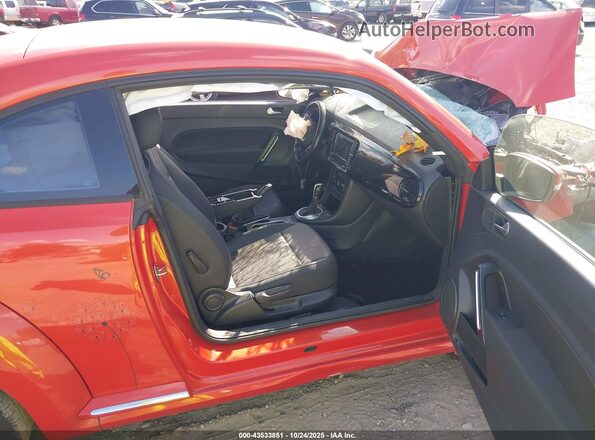 3VWFD7AT7JM706409 2018 VOLKSWAGEN BEETLE Orange Widok wnętrza z przodu