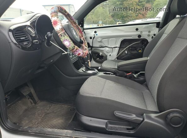 3VWFD7AT9KM719972 2019 VOLKSWAGEN BEETLE White 