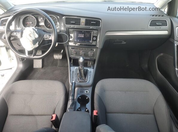 3VWG57AU9KM013028 2019 VOLKSWAGEN GOLF White Вид панелі приладів