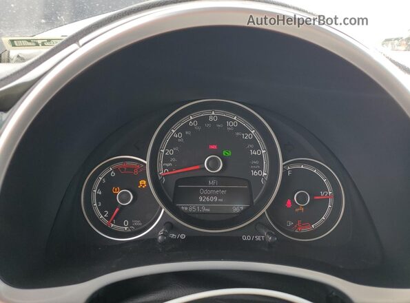 3VWJD7AT4JM727714 2018 VOLKSWAGEN BEETLE Black Instrument cluster view
