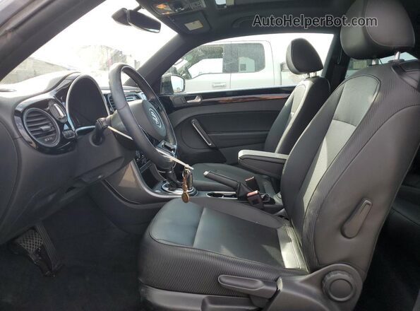 3VWJD7AT4JM727714 2018 VOLKSWAGEN BEETLE Black Front interior view