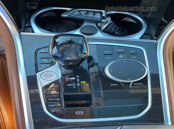 WBAGV8C01MCG76388 2021 BMW M8 White Vista interior trasera