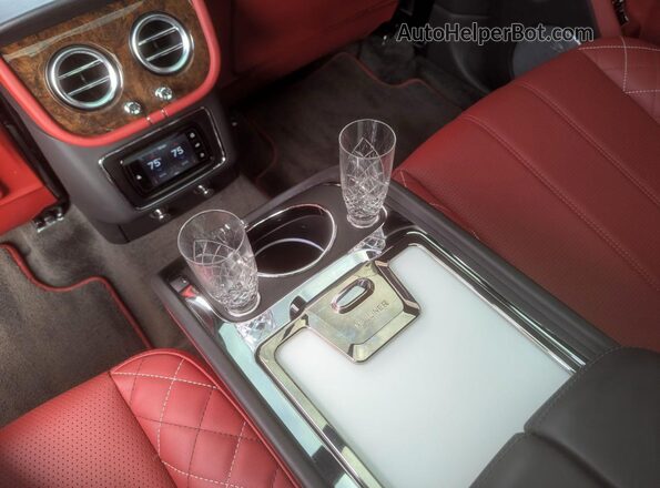 SJAAC2ZV8JC021962 2018 BENTLEY BENTAYGA Черный Вид щитка приборов