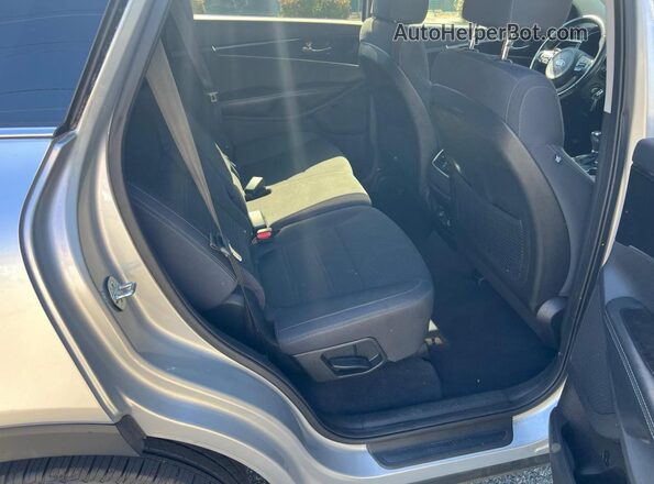 5XYPGDA30JG367406 2018 KIA SORENTO Silver 