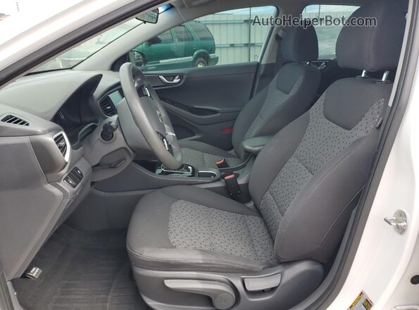 KMHC65LC8JU064968 2018 HYUNDAI IONIQ White Вид панелі приладів