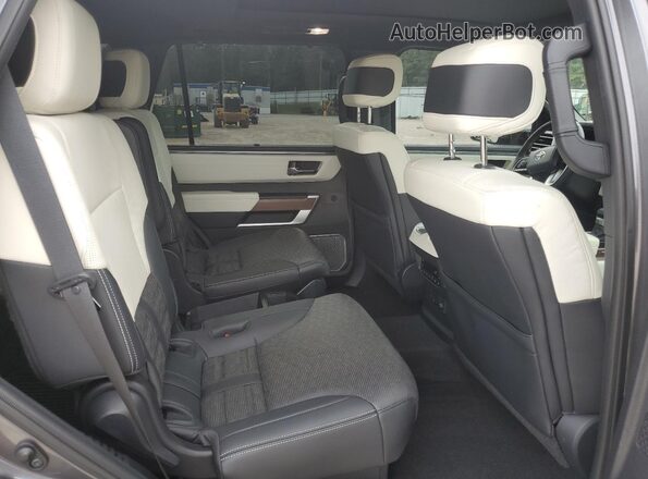 7SVAAABA5PX008924 2023 TOYOTA SEQUOIA Gray ძრავის განყოფილების ხედი