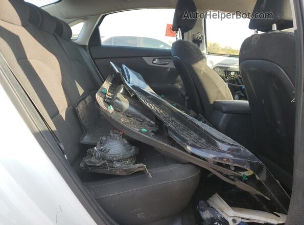 3KPF24AD4LE211985 2020 KIA FORTE White Rear interior view