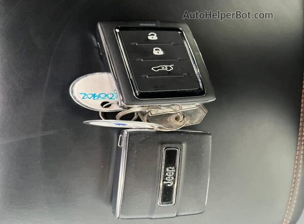 1C4RJYN66N8500902 2022 JEEP GRAND CHER Red Vista del compartimento del motor