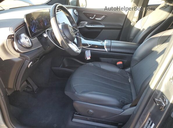 4JGGM1CB1PA022840 2023 MERCEDES-BENZ EQE Silver Widok wnętrza z przodu