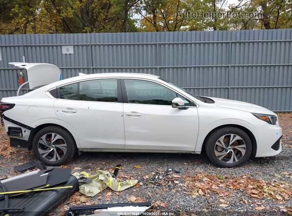 4S3BWAD62N3028643 2022 SUBARU LEGACY White Вид задньої частини салону