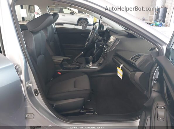 4S3GKAB60P3602275 2023 SUBARU IMPREZA Серебряный Вид салона спереди