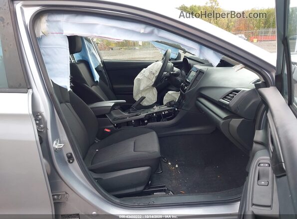 4S3GTAD61P3713752 2023 SUBARU IMPREZA Серебряный Вид салона спереди