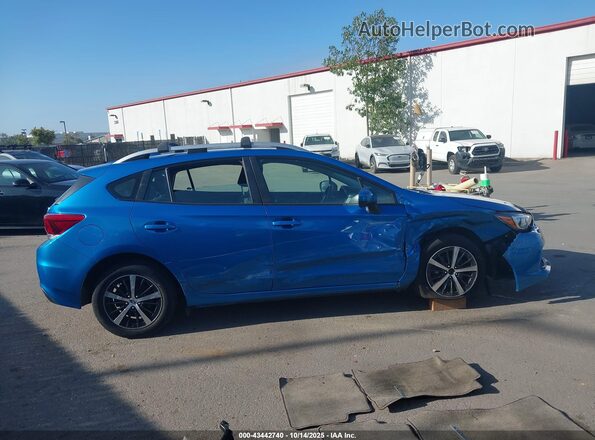 4S3GTAD67L3707464 2020 SUBARU IMPREZA Blue Rear interior view