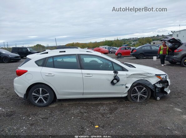 4S3GTAD67L3723972 2020 SUBARU IMPREZA White Rear interior view