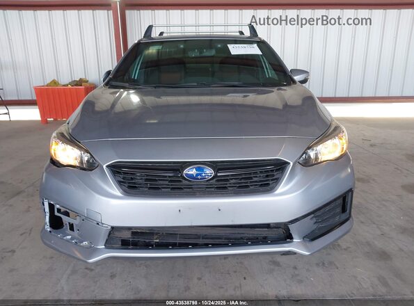 4S3GTAM65N3721480 2022 SUBARU IMPREZA Silver Rear interior view