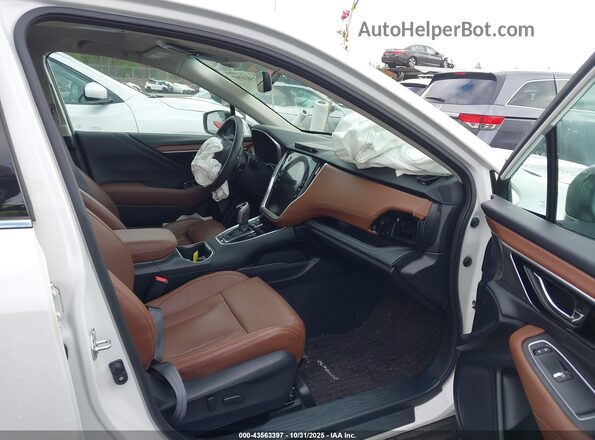 4S4BTAPC5N3255847 2022 SUBARU OUTBACK White Widok wnętrza z przodu