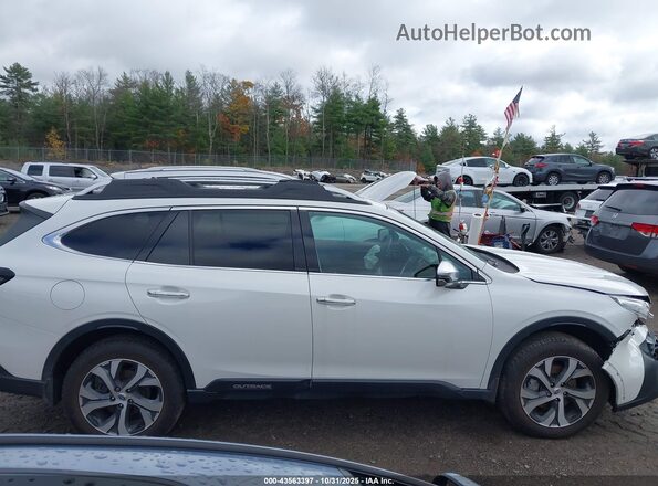 4S4BTAPC5N3255847 2022 SUBARU OUTBACK White Widok wnętrza z tyłu