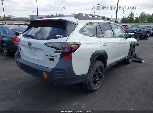 4S4BTGUD4R3239368 2024 SUBARU OUTBACK Белый Задняя правая четверть