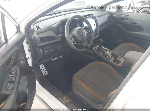 4S4GUHF60R3834726 2024 SUBARU CROSSTREK White Widok wnętrza z przodu